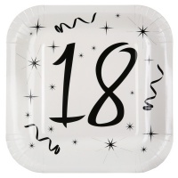 Bílé papírové talíře s číslem 18