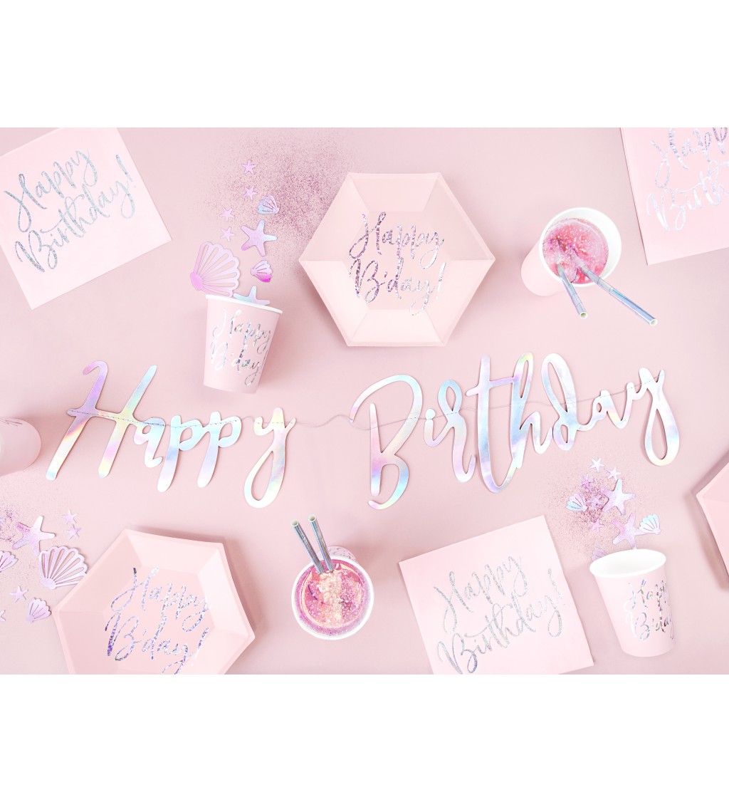 Růžové papírové kelímky s nápisem "Happy Birthday"