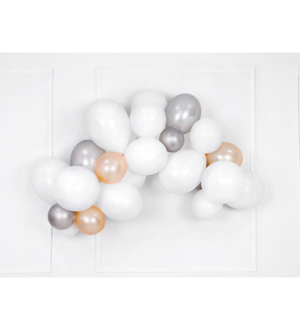 Sada bílých balonků