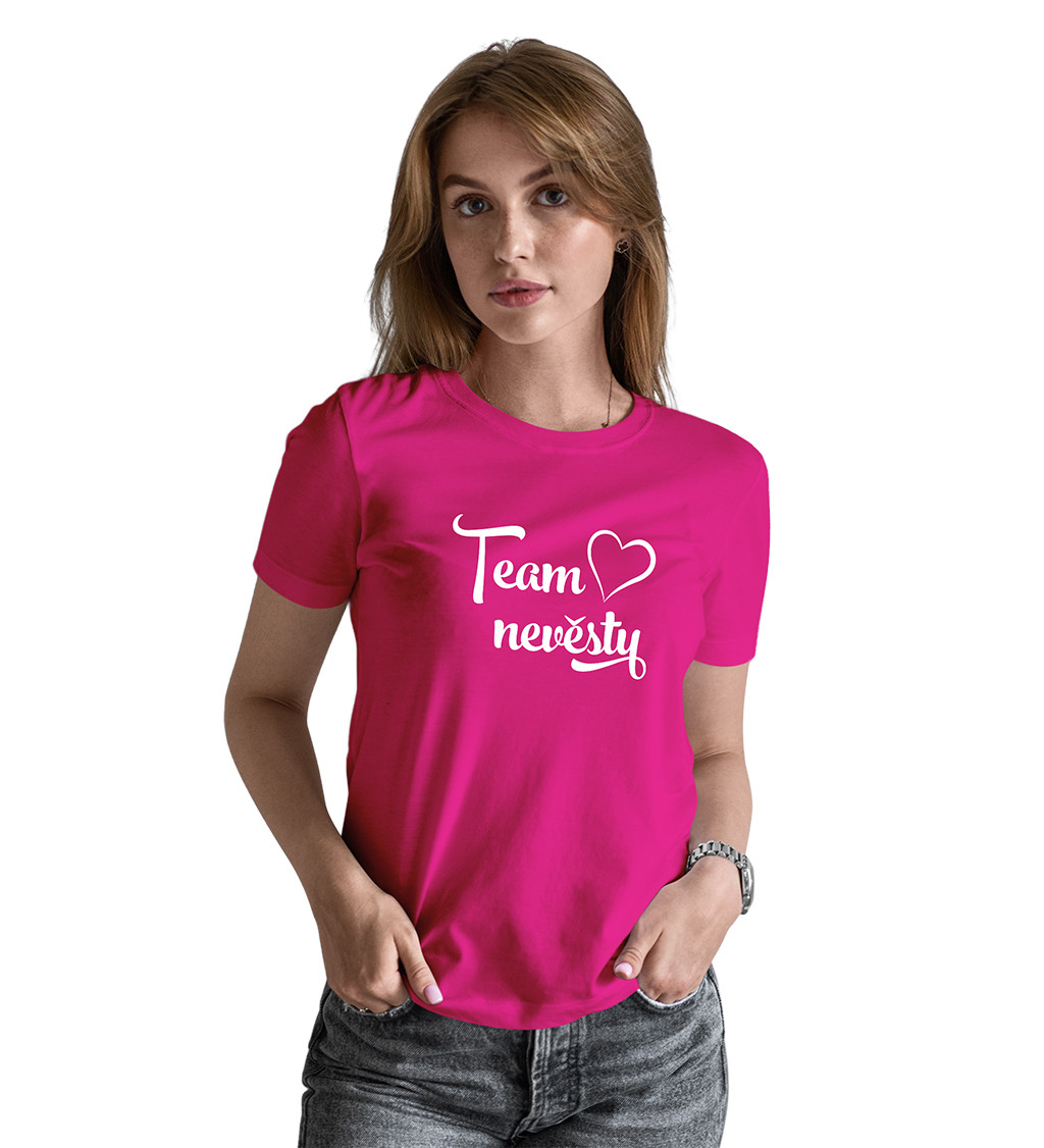 Růžové dámské tričko srdce - Team nevěsty