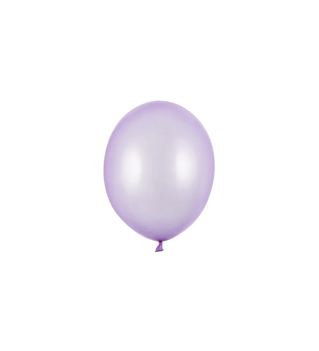 Silné fialové balónky
