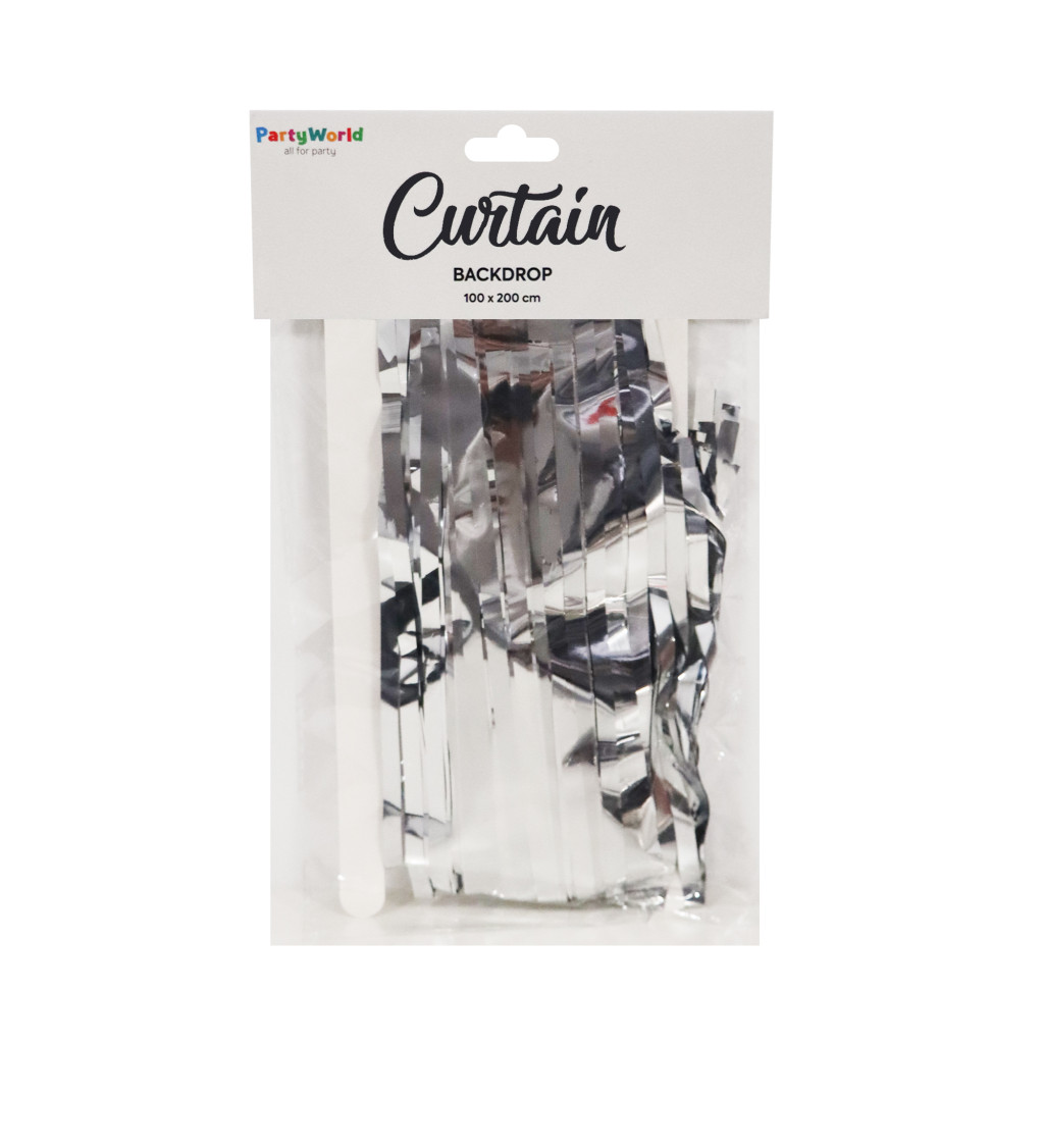 Lesklý stříbrný závěs