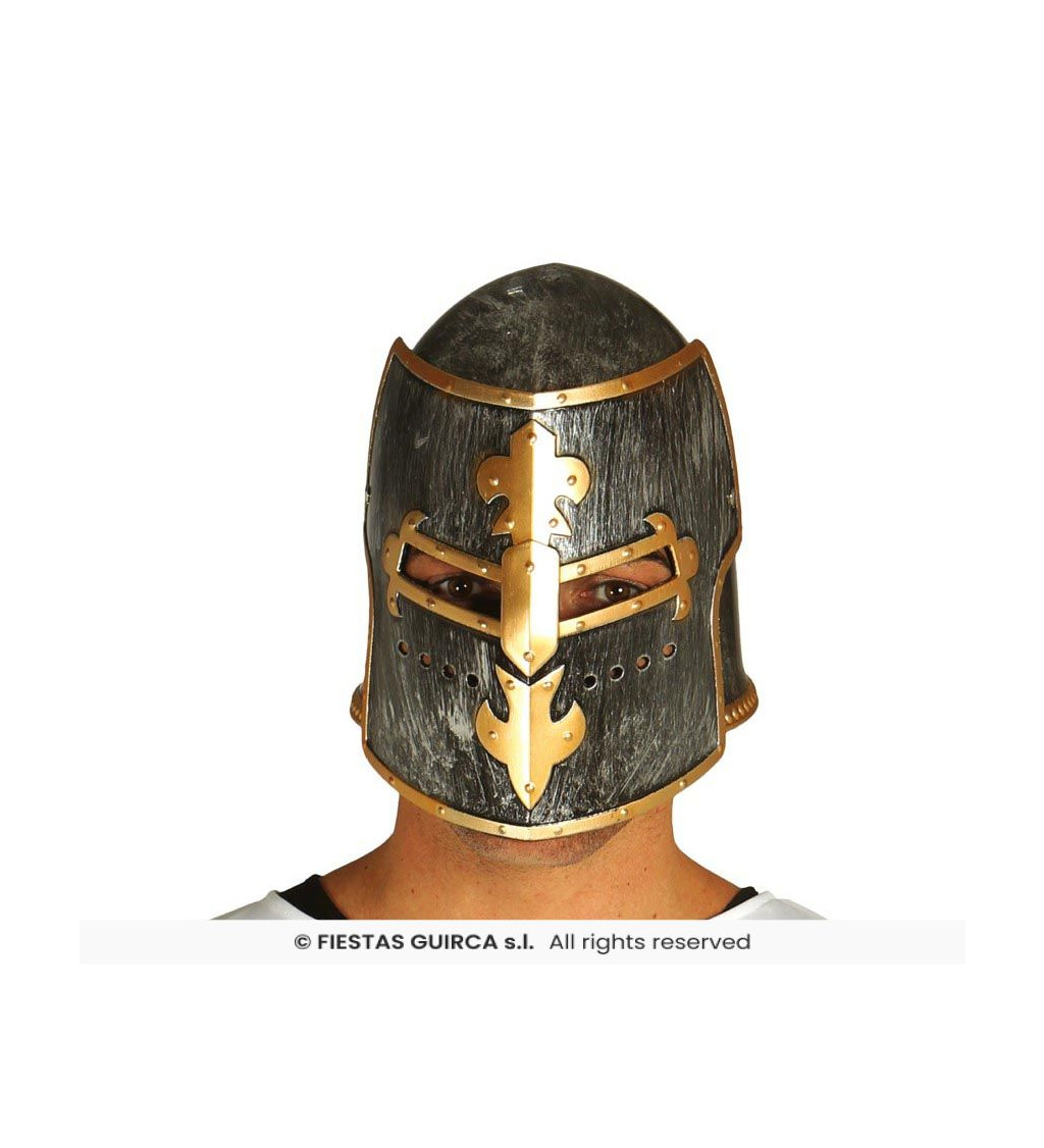 Středověká rytířská přilba