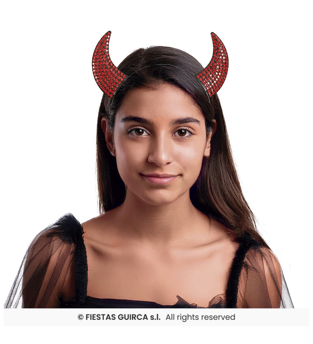 Čelenka s rohy a červenými detaily