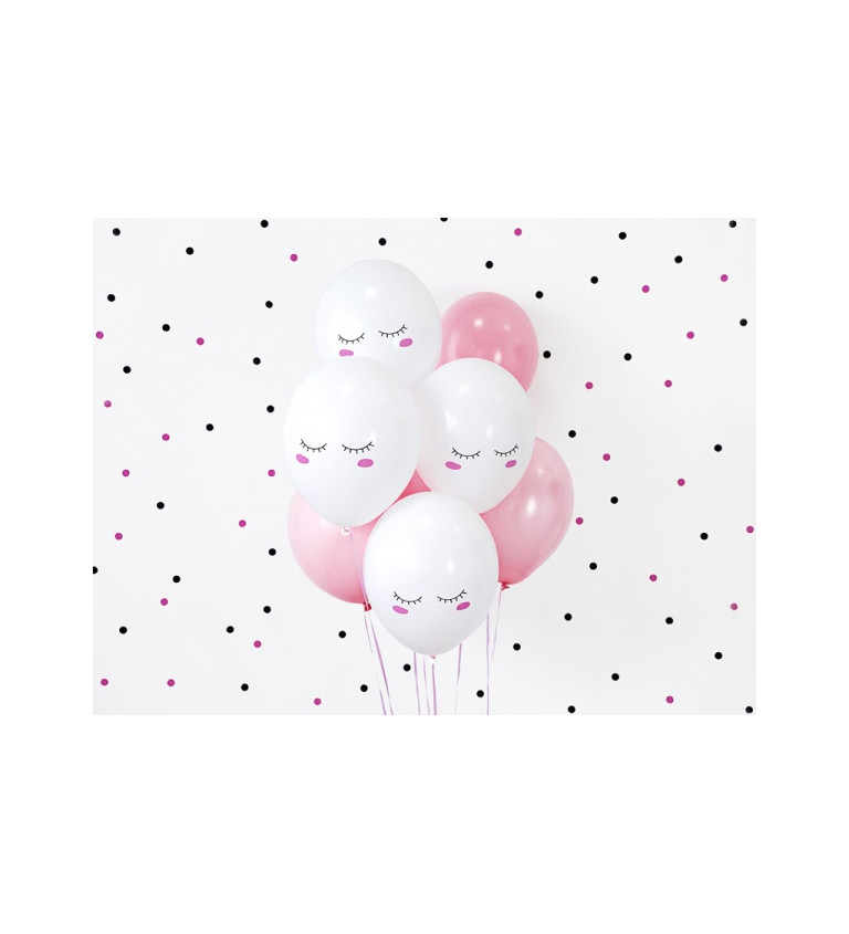 Pastelově bílé usměvavé balónky